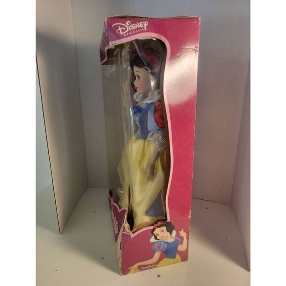 Disney Princess Snow White Porcelain Keepsake Doll NWOT IOB - Picture 2 of 5